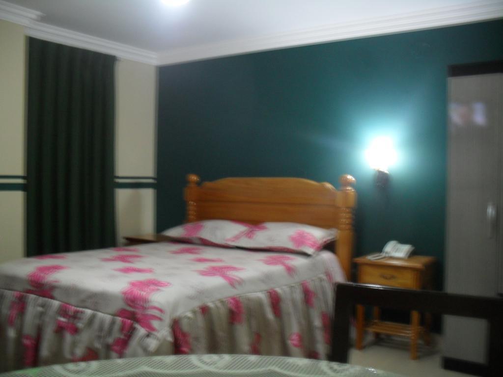 Hostal Corona Blanca Sucre Habitación foto