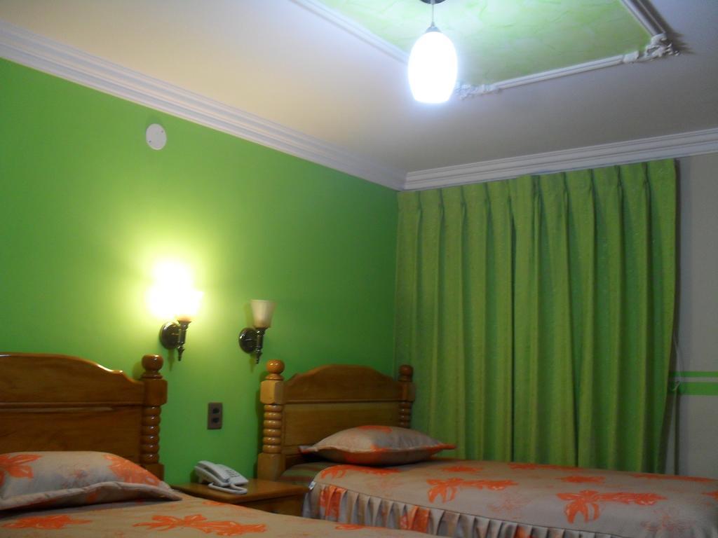 Hostal Corona Blanca Sucre Habitación foto
