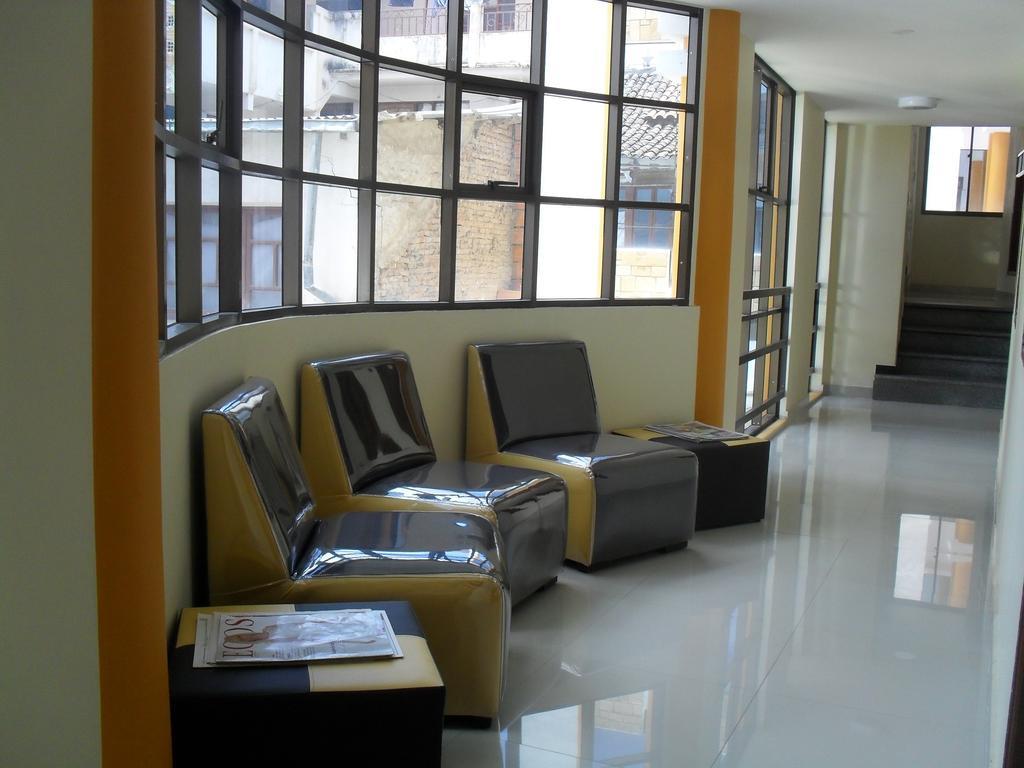 Hostal Corona Blanca Sucre Exterior foto
